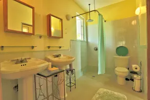 Puumoi Pink House: 2bedroom hjem med solopgang og havudsigt. 10 minutter til Hilo - Image 3