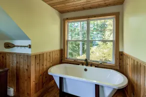 Muskoka Island cottage on Lake Joseph - Image 4