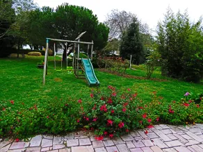 Casa cerca del mar con un gran jardín cerrado - Image 3