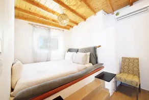 Stay in the Heart of Mikonos City with amazing view in Garden Suite Natasa - Image 3