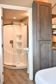 Rare Find! New waterfront Cabin with kayaking, hiking, pools & hot tub! SG20 - Image 3
