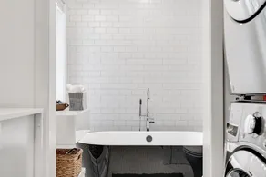 Modern Chic - Image 2