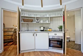 A the family roundhouse that sleeps 6 guests  in 2 bedrooms - Image 4