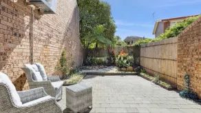 Lovely renovated townhouse in Batehaven - Image 5