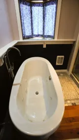 Beautiful home in private setting yet only15 min to town  & 10 min to lake - Image 3
