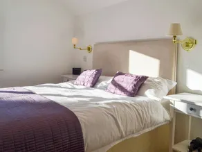 Charming and beautifully placed. - Image 4