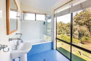 PRIVATE & PICTURESQUE COUNTRYSIDE ESCAPE FEATURING A SPARKLING POOL AND SPA - Image 5