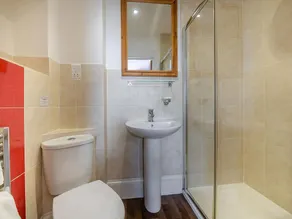 6 bedroom accommodation in Torquay - Image 4