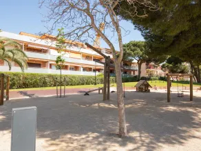 Beachfront Sunny Apartment , Sea & Mountain View - Image 2
