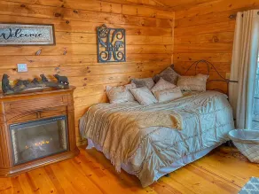 Foxcroft Buffalo River Log Cabin: Cozy & Secluded w Mountain View 3 min to BNR - Image 5