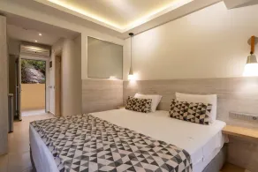 Elpis Studio Apartments - Image 5