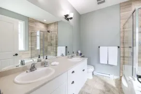 Large home  4 bed and 4 bath two separate suites home two kitchens water views - Image 3