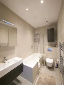 Modern Finchley Apartment with Garden - Image 2