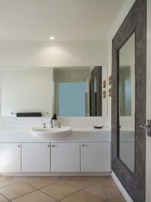 SORRENTO TENNIS RETREAT - 4BR and tennis court, just 5min walk to Sorrento strip - Image 2