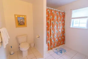 Bayview Vibes, Walk to Dining, 4BR, 1 Mi to Beach - Image 3