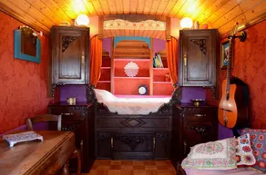 Original gîte i en rejse trailer, på privat land nær Cluny - Image 5