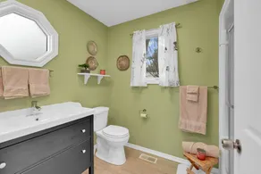 Cozy waterfront cottage - Image 3
