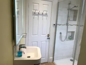 Apartment-Superior-Ensuite with Shower-City View - Image 3
