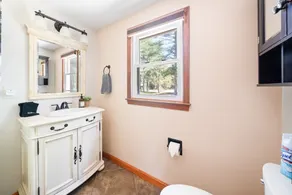 Beautiful property with Mountain View & privacy. Near trails, eateries & more! - Image 3