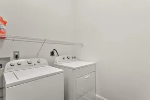 Stunning 2-Bedroom Garden District Newly Renovated - Image 2