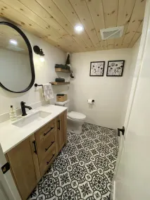 GreenGlade Getaway Spacious Cabin & Estate, Lake Winnipeg, Games Room, Veranda - Image 3