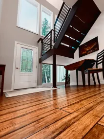 ⭐ 250 'BORD DE L'EAU RELAXANT, SPACIEUSE MAISON RÉNOVÉE AVEC 6 ACRES BOISÉES - Image 2