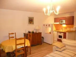 Seaside Apartment - Sunny Balcony, Private Garage, Pet-Friendly, Non-Smoking - Image 5