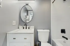 Studio confortable avec cuisine complète, cheminée, piscine commune, sauna et salle de fitness - Image 2