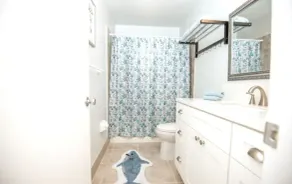 BAREFOOT BUNGALOW- 1O MINUTES TO SIESTA BEACH AND AMENITIES! PET FRIENDLY! - Image 4