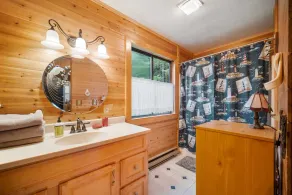 Underbart Lakefront Family Cottage - Image 3
