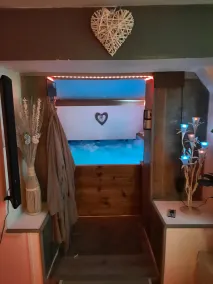 Duplex with jacuzzi - Image 5