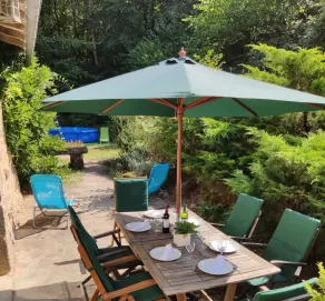 Cottage set in grounds of 25 acres with lake - Image 5