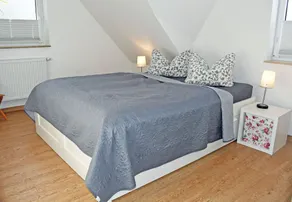Vacation apartments in Lipsitz on Rügen - Holiday apartment Rapsblüte with fireplace and - Image 3