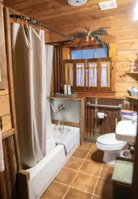 P.T. Cabin provides a private pond & stars included!  5 mins to Jacksboro, Tx. - Image 2