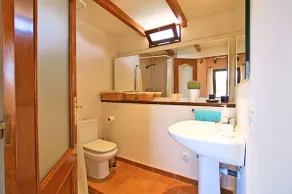 Idylliskt stort hus på landet, individuell layout, trädgårdsoas, pool, WiFi - Image 3