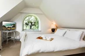 The Coach House, cerca de Sevenoaks, en una zona tranquila con vistas a los jardines, el prado y las tierras de cultivo. - Image 5