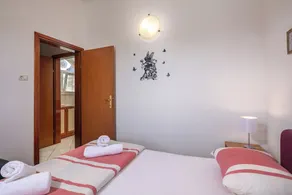 Peaceful Retreat Apartments With Terrace - Image 5