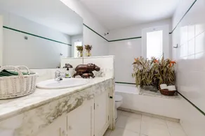 Country House with Garden, Near Barcelona and with Sea Views - Image 3