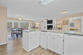 Lake Hamilton Home, Hot Tub, Firepit, Kayaks, Pedal Boat, Boat Dock. \"The Bobby\" - Image 2