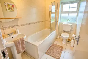 Cosy cottage in the country with beautiful views - Image 2