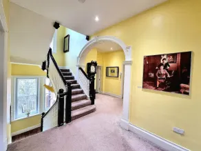 Spacious Retreat with River Views n/ Peak District - Image 2
