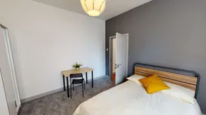 Stunning City Centre-Uni Town House - Image 4