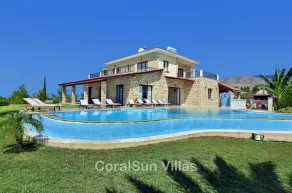 ELITE INCRÍVEL VILLA DE LUXO, ginásio, sala de jogos, piscina enorme com jacuzzi, acomoda 14 - Image 5