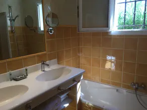 Villa affascinante e confortevole con giardino paesaggistico privato, piscina, spa e sauna - Image 2