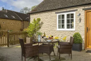 This cottage combines rural charm with a luxurious finish and peaceful location. - Image 4