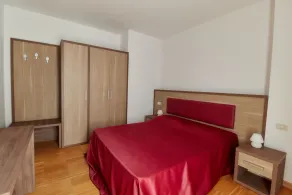 Apartment in an apartment complex - Image 4