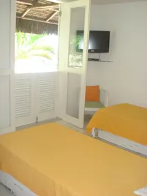 Luxurious house with private beach, swimming pool, and panoramic views of Angra Bay. - Image 3