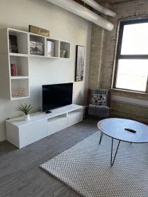 FREE PARKING NY Style Condo in Exchange District - Image 2