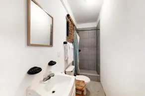 Multi-suite property w/ private pool, rooftop, grill, kayaks, partial AC & WiFi - Image 4