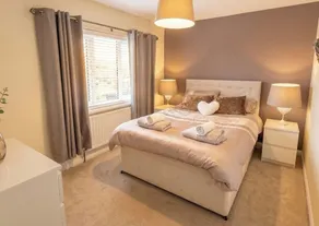 3 Bedroom House - Parking - Wifi - Fully Refurbished Throughout - New Kitchen & Bathroom - Image 4